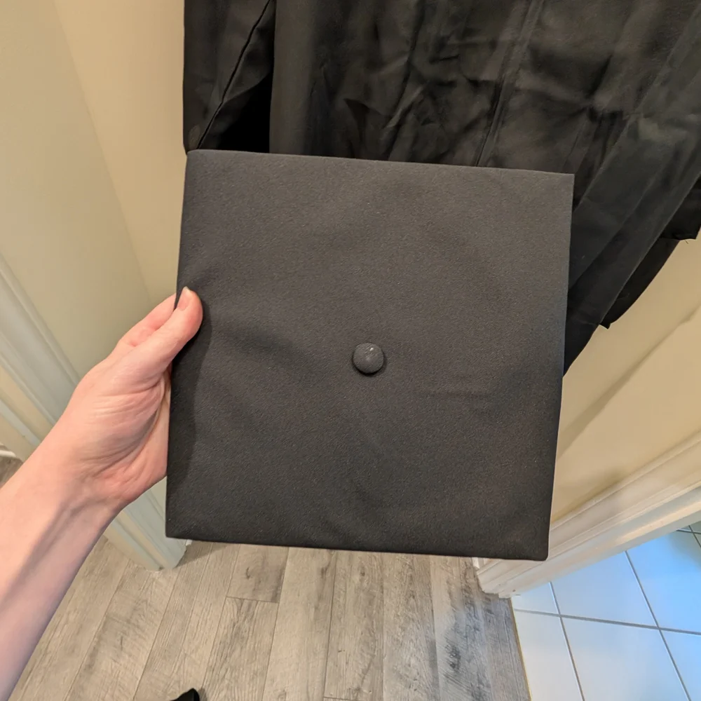 Oak Hall Unisex 5'3" 5'5" Elegant Black Graduation Gown and Cap - Picture 3 of 5